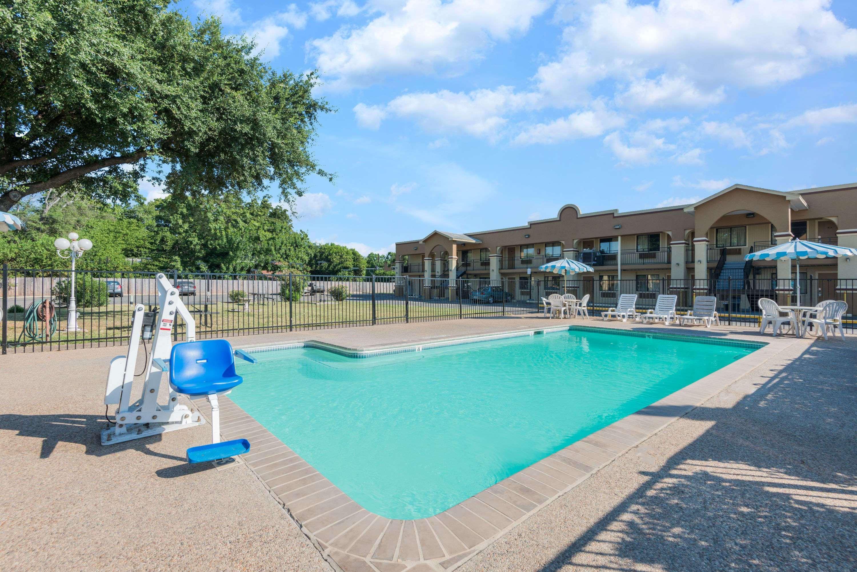 Days Inn By Wyndham San Marcos Zewnętrze zdjęcie